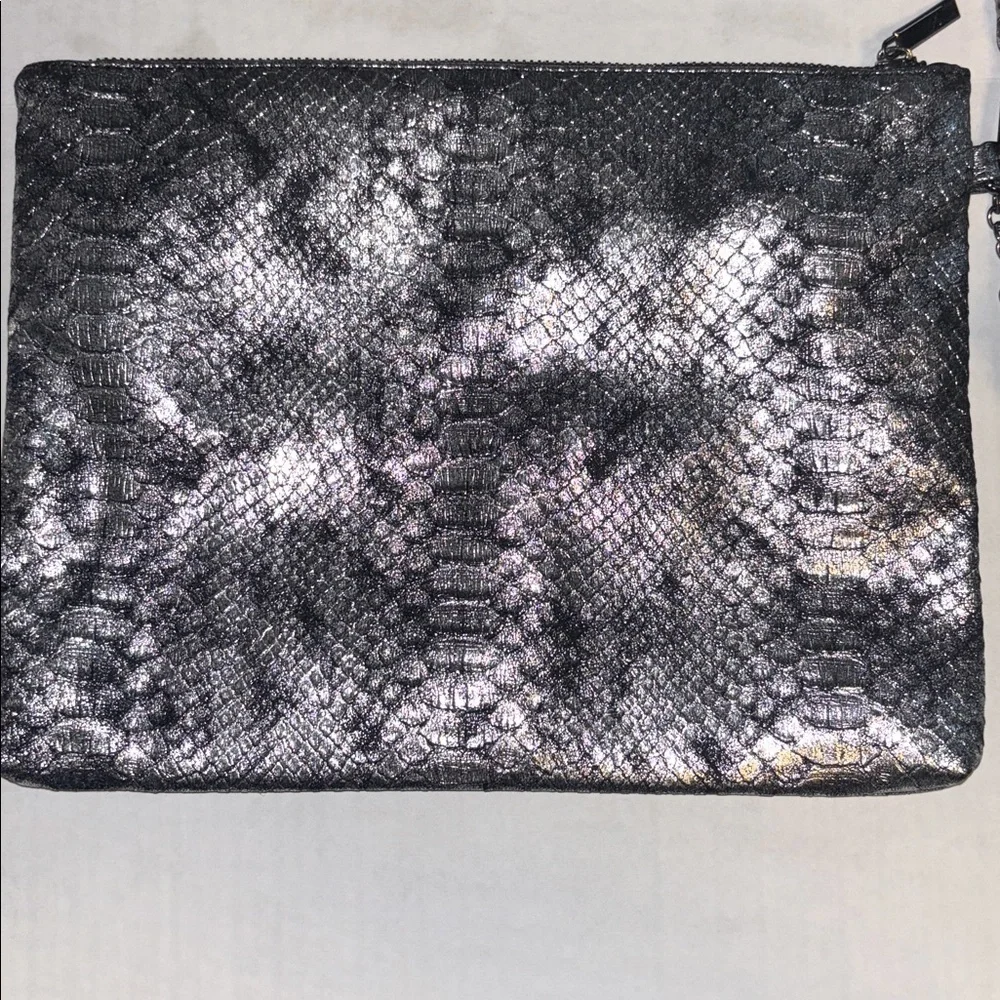 BLACK SILVER METALLIC FAUX SNAKESKIN DESIGN CLUTCH SOFT PLEATHER LIKE MATERIAL